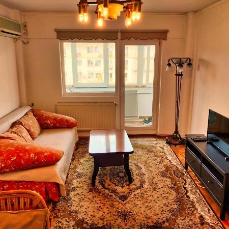 Theater Street Apartment Ploieşti Dış mekan fotoğraf