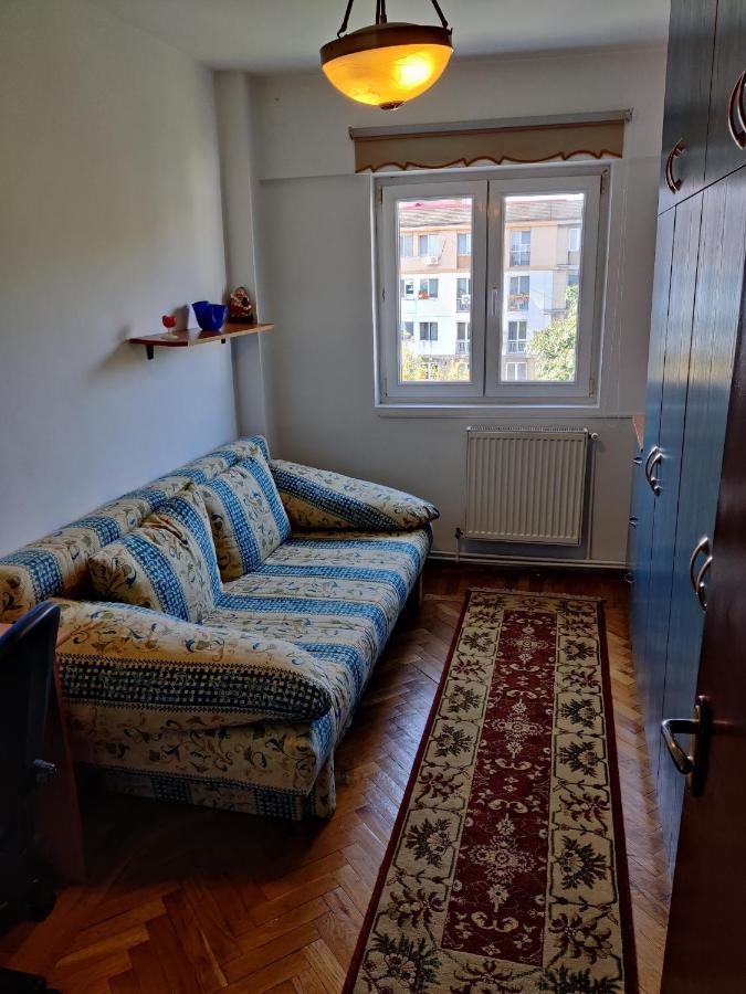 Theater Street Apartment Ploieşti Dış mekan fotoğraf