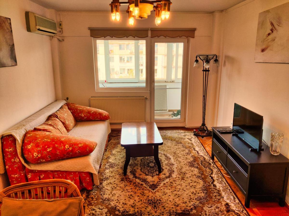 Theater Street Apartment Ploieşti Dış mekan fotoğraf